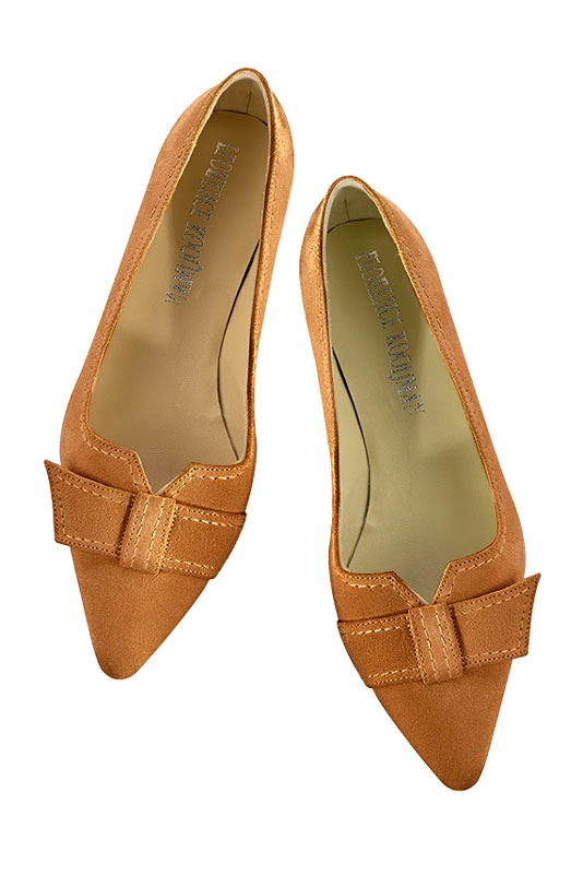 Camel beige women's dress pumps, with a knot on the front. Tapered toe. Low flare heels. Top view - Florence KOOIJMAN